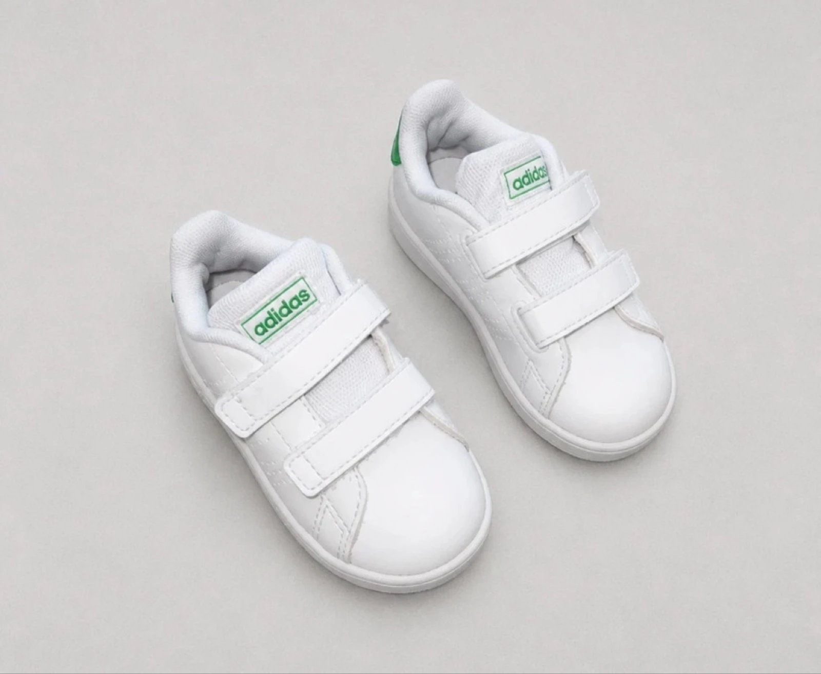 Baskets Adidas T22 Blanches Scratch 👟